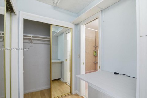 Купить кондоминиум в Халландейл-Бич, Флорида 1 спальня, 71.53м2, № 2011446 - фото 30