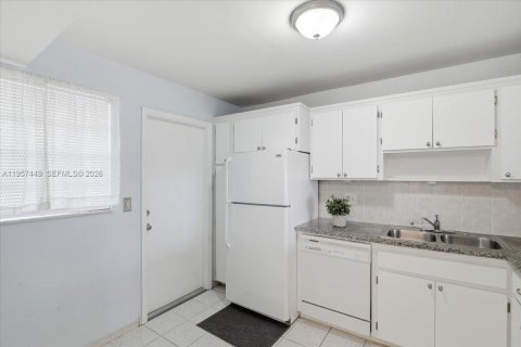 Купить кондоминиум в Халландейл-Бич, Флорида 1 спальня, 71.53м2, № 2011446 - фото 9