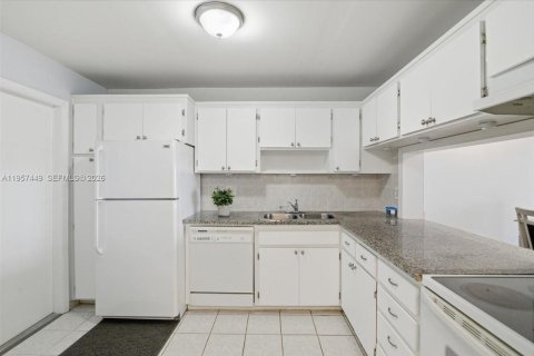 Купить кондоминиум в Халландейл-Бич, Флорида 1 спальня, 71.53м2, № 2011446 - фото 18