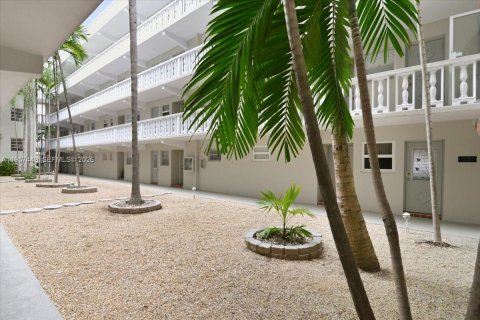 Купить кондоминиум в Халландейл-Бич, Флорида 1 спальня, 71.53м2, № 2011446 - фото 5