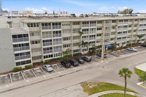 Купить кондоминиум в Халландейл-Бич, Флорида 1 спальня, 71.53м2, № 2011446 - фото 4