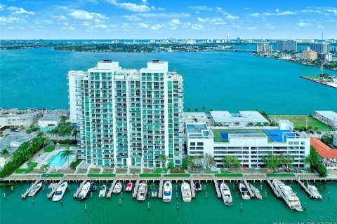 Condo in North Bay Village, Florida, 2 bedrooms  № 2430033
