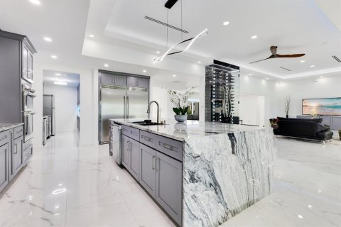 House in Orlando, Florida 4 bedrooms, 395.58 sq.m. № 1777479 - photo 9