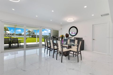 House in Orlando, Florida 4 bedrooms, 395.58 sq.m. № 1777479 - photo 25