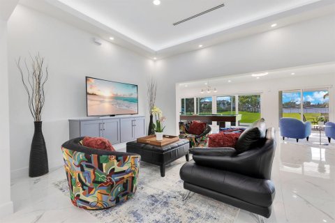 House in Orlando, Florida 4 bedrooms, 395.58 sq.m. № 1777479 - photo 19