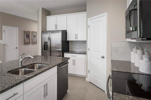 Casa en venta en Lady Lake, Florida, 3 dormitorios, 221.48 m2 № 2227234 - foto 5