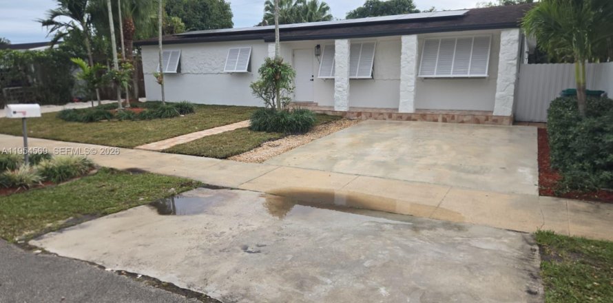 Villa ou maison à Miami, Floride 3 chambres, 140.19 m2 № 2024331