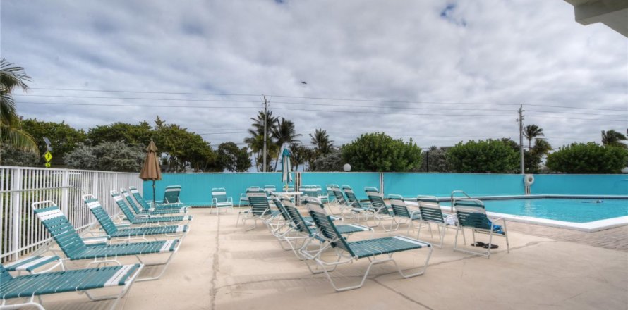 Condo in Hillsboro Beach, Florida, 2 bedrooms  № 1118506