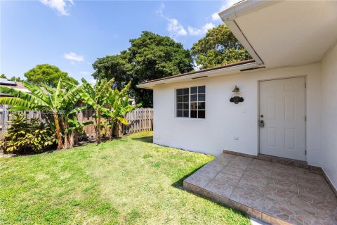 Villa ou maison à louer à Miami, Floride: 3 chambres, 141.12 m2 № 2059015 - photo 3