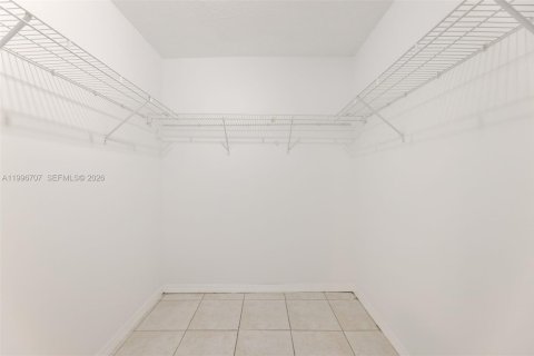 Villa ou maison à louer à Miami, Floride: 3 chambres, 141.12 m2 № 2059015 - photo 17