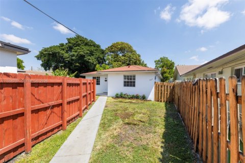 Villa ou maison à louer à Miami, Floride: 3 chambres, 141.12 m2 № 2059015 - photo 26