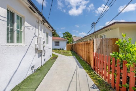 Villa ou maison à louer à Miami, Floride: 3 chambres, 141.12 m2 № 2059015 - photo 27