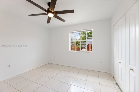 Villa ou maison à louer à Miami, Floride: 3 chambres, 141.12 m2 № 2059015 - photo 21
