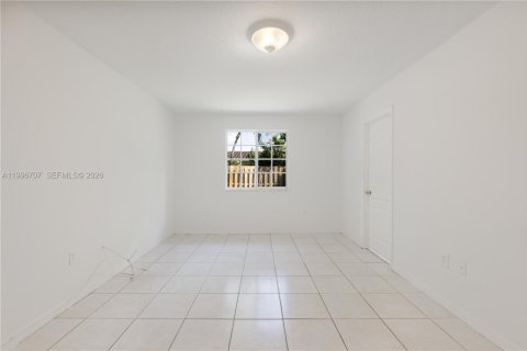 Villa ou maison à louer à Miami, Floride: 3 chambres, 141.12 m2 № 2059015 - photo 16