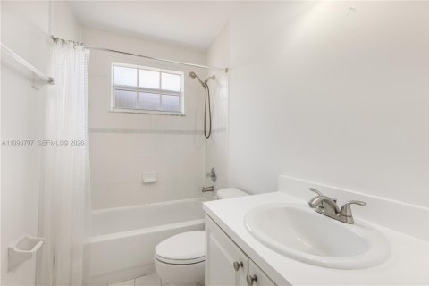 Villa ou maison à louer à Miami, Floride: 3 chambres, 141.12 m2 № 2059015 - photo 22
