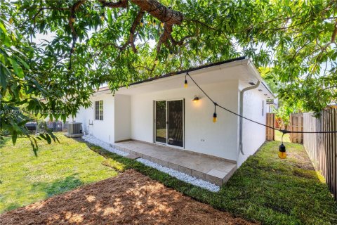 Villa ou maison à Miami, Floride 3 chambres, 141.12 m2 № 2059015