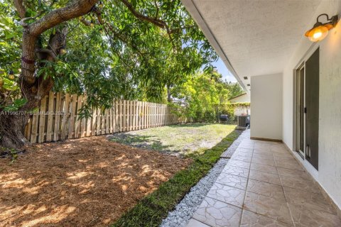 Villa ou maison à louer à Miami, Floride: 3 chambres, 141.12 m2 № 2059015 - photo 25
