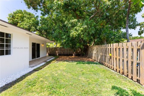 Villa ou maison à louer à Miami, Floride: 3 chambres, 141.12 m2 № 2059015 - photo 24