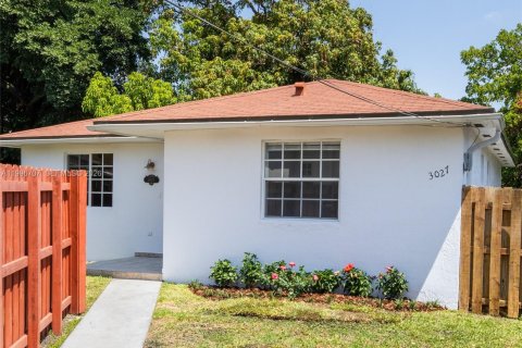 Villa ou maison à louer à Miami, Floride: 3 chambres, 141.12 m2 № 2059015 - photo 2