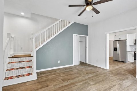 Commercial property in Tampa, Florida 181.81 sq.m. № 2109785 - photo 6