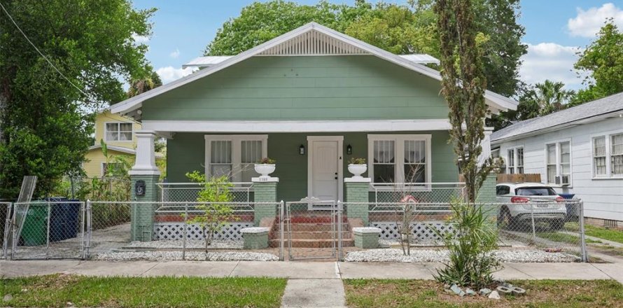 Commercial property in Tampa, Florida 181.81 sq.m. № 2109785