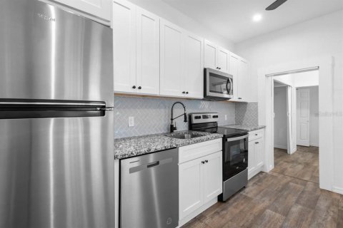 Commercial property in Tampa, Florida 181.81 sq.m. № 2109785 - photo 29