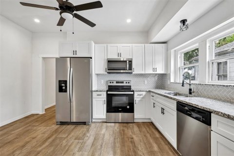 Commercial property in Tampa, Florida 181.81 sq.m. № 2109785 - photo 7