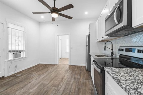 Commercial property in Tampa, Florida 181.81 sq.m. № 2109785 - photo 30