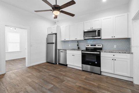 Commercial property in Tampa, Florida 181.81 sq.m. № 2109785 - photo 27