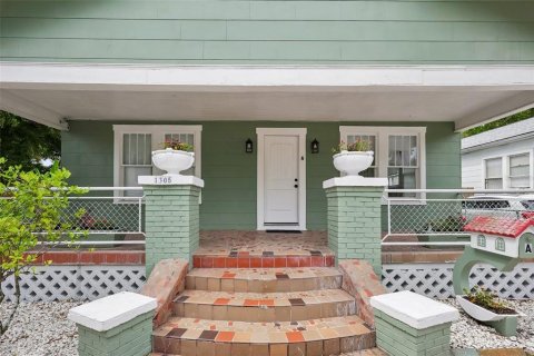 Commercial property in Tampa, Florida 181.81 sq.m. № 2109785 - photo 2