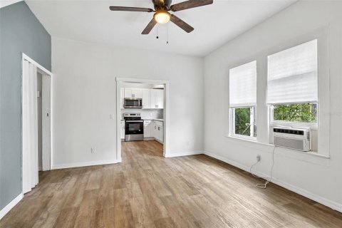 Commercial property in Tampa, Florida 181.81 sq.m. № 2109785 - photo 5