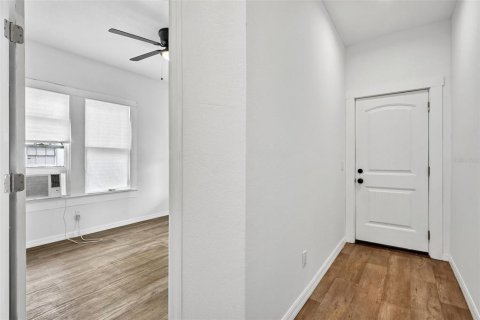 Commercial property in Tampa, Florida 181.81 sq.m. № 2109785 - photo 10