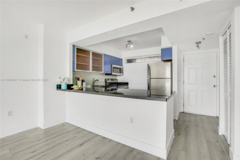 Купить кондоминиум в Майами, Флорида 53.05м2, № 2014582 - фото 9