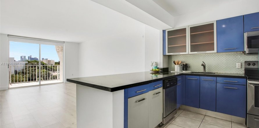 Студия в кондо в Майами, Флорида № 2014582