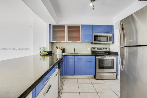 Купить кондоминиум в Майами, Флорида 53.05м2, № 2014582 - фото 3