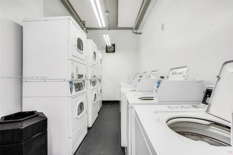 Купить кондоминиум в Майами, Флорида 53.05м2, № 2014582 - фото 25