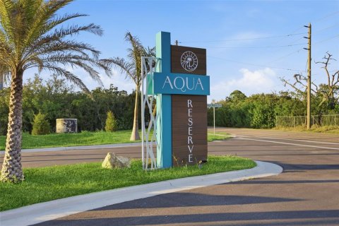 Townhouse in New Port Richey, Florida 3 bedrooms, 236.9 sq.m. № 2103124 - photo 4