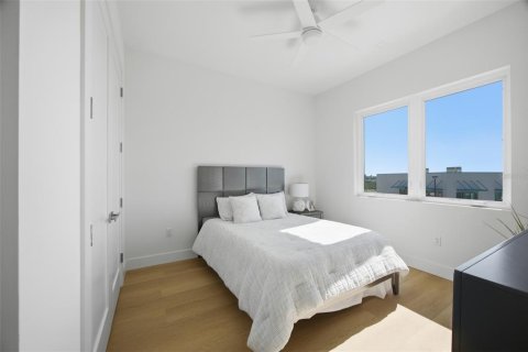 Townhouse in New Port Richey, Florida 3 bedrooms, 236.9 sq.m. № 2103124 - photo 21