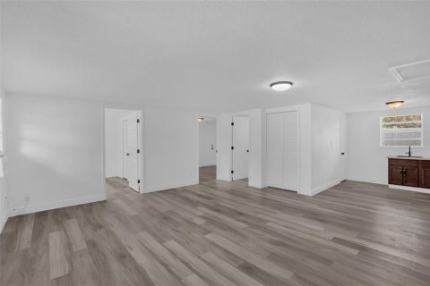 Снять в аренду квартиру в Апопка, Флорида 5 комнат, 78.04м2, № 2110770 - фото 5