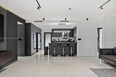 Casa en venta en Hollywood, Florida, 3 dormitorios, 86.77 m2 № 1970515 - foto 2