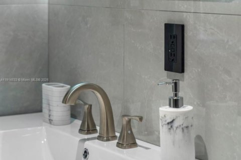 Casa en venta en Hollywood, Florida, 3 dormitorios, 86.77 m2 № 1970515 - foto 13