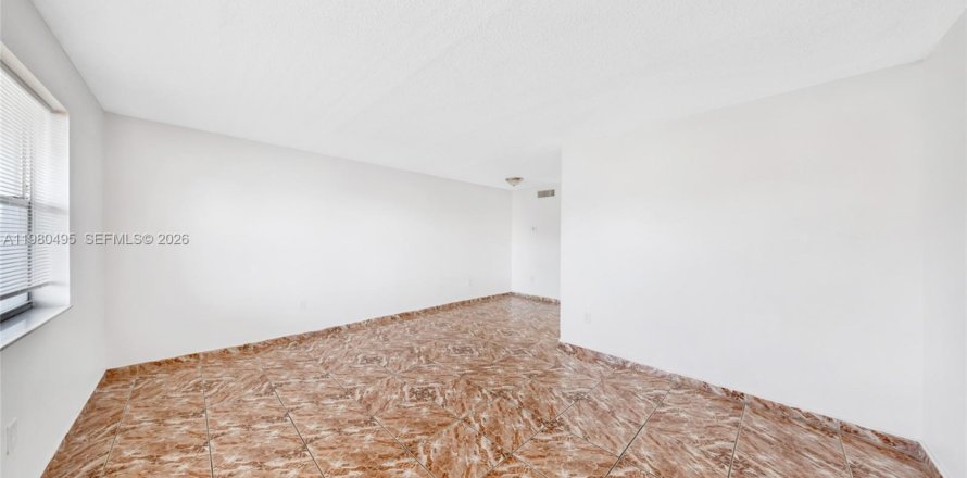 Кондоминиум с 1 спальней в Майами-Гарденс, Флорида № 2050796