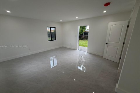 Снять в аренду виллу или дом в Майами-Гарденс, Флорида 5 спален, 133.04м2, № 2005598 - фото 12