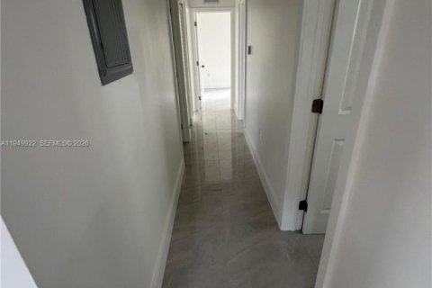 Снять в аренду виллу или дом в Майами-Гарденс, Флорида 5 спален, 133.04м2, № 2005598 - фото 9