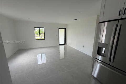 Дом в Майами-Гарденс, Флорида 5 спален, 133.04м2 № 2005598