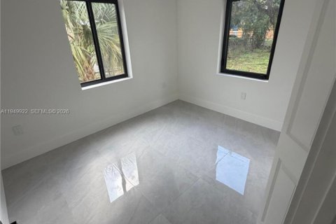 Снять в аренду виллу или дом в Майами-Гарденс, Флорида 5 спален, 133.04м2, № 2005598 - фото 4