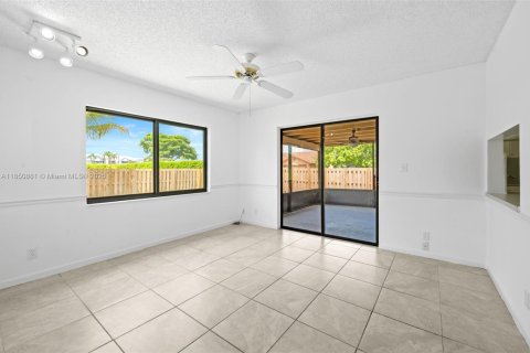 House in Tamarac, Florida 3 bedrooms, 136.1 sq.m. № 1859126 - photo 19