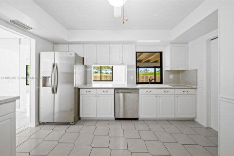 House in Tamarac, Florida 3 bedrooms, 136.1 sq.m. № 1859126 - photo 8