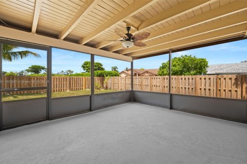 House in Tamarac, Florida 3 bedrooms, 136.1 sq.m. № 1859126 - photo 21