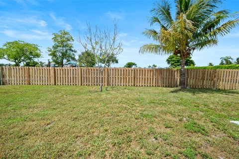 House in Tamarac, Florida 3 bedrooms, 136.1 sq.m. № 1859126 - photo 25